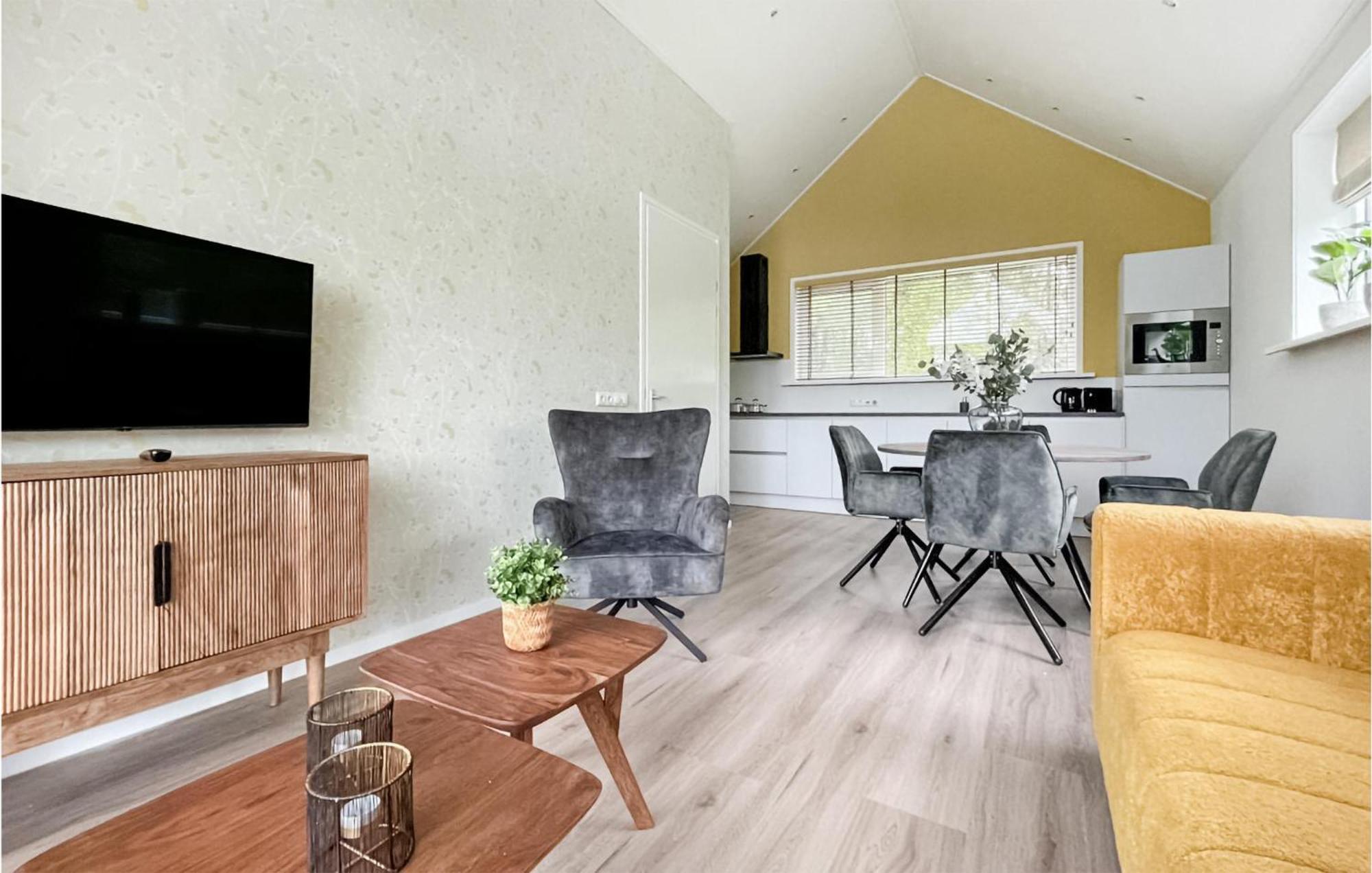 Cozy Home In Oosterwolde With Sauna Ngoại thất bức ảnh