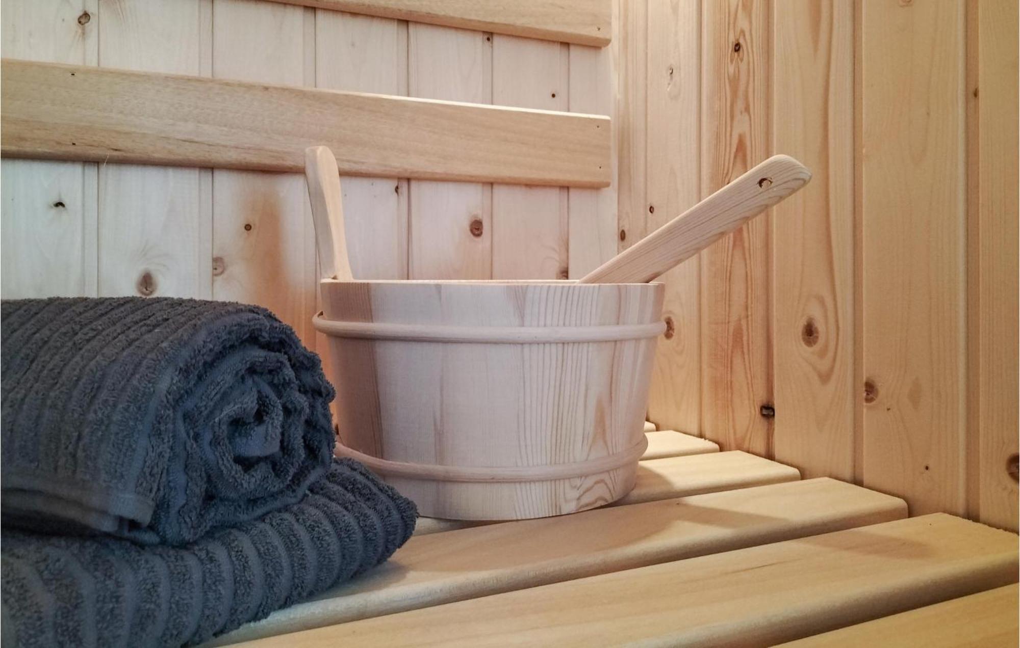Cozy Home In Oosterwolde With Sauna Ngoại thất bức ảnh